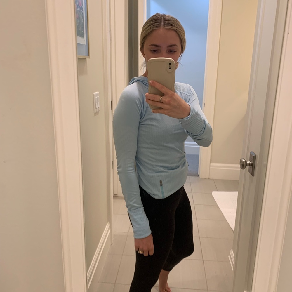 Lululemon size 4 pull over jacket